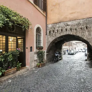 Arco Del Lauro Rom